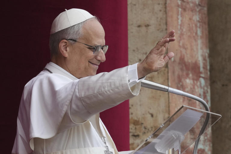 Katolická církev má nového papeže. Minulý týden byl zvolen první pontifik pocházející ze Spojených států – Robert Francis Prevost, přijal jméno  Lev XIV.