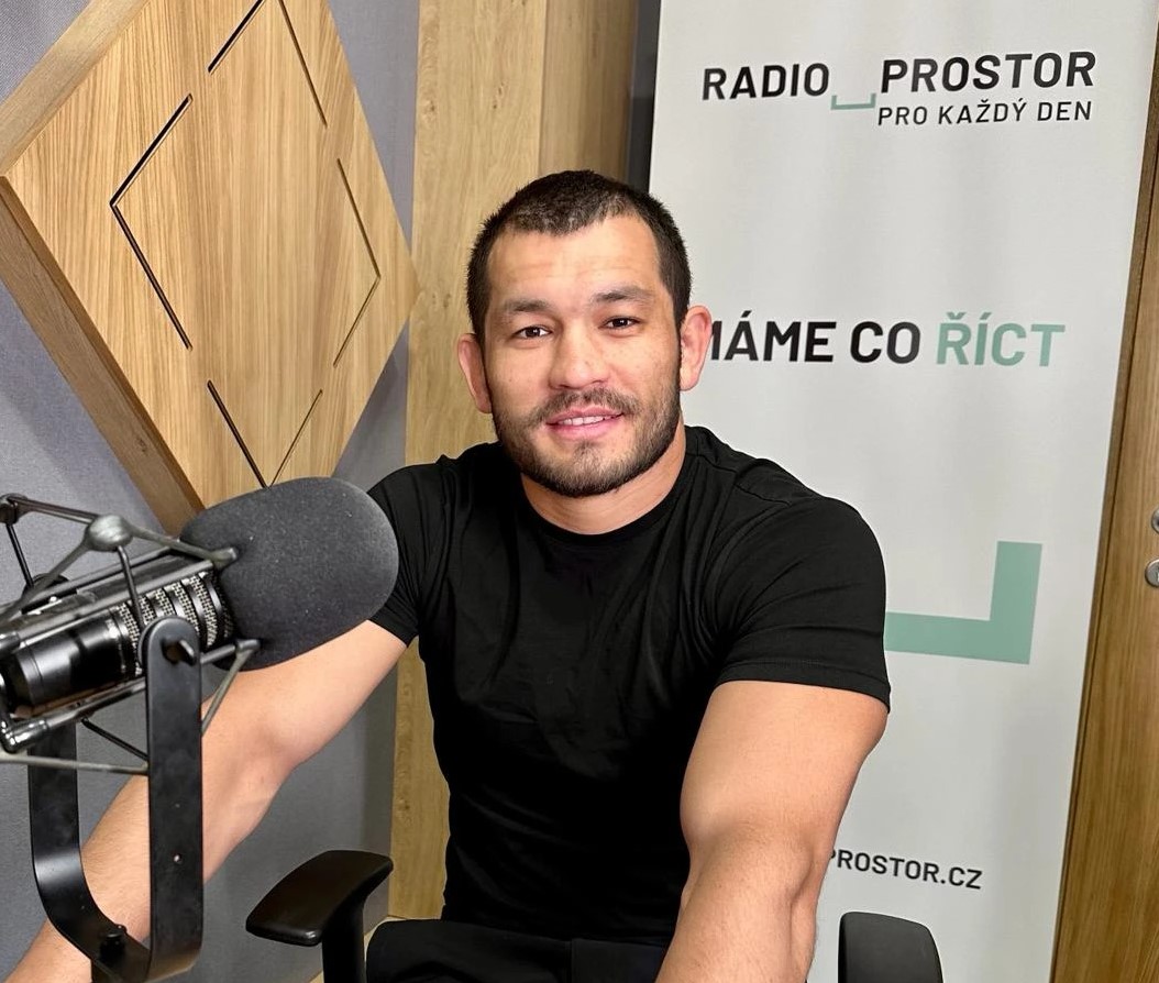 V životě jsem hodně prohrál. Bůh nám ale nedává zkoušky, přes které nemůžeme projít, říká zápasník Muradov