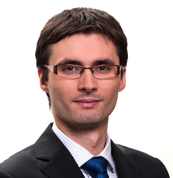 Windfall tax je vládní propadák. Věřejným financím chybí investice do infrastruktury, říká ekonom Tomčiak