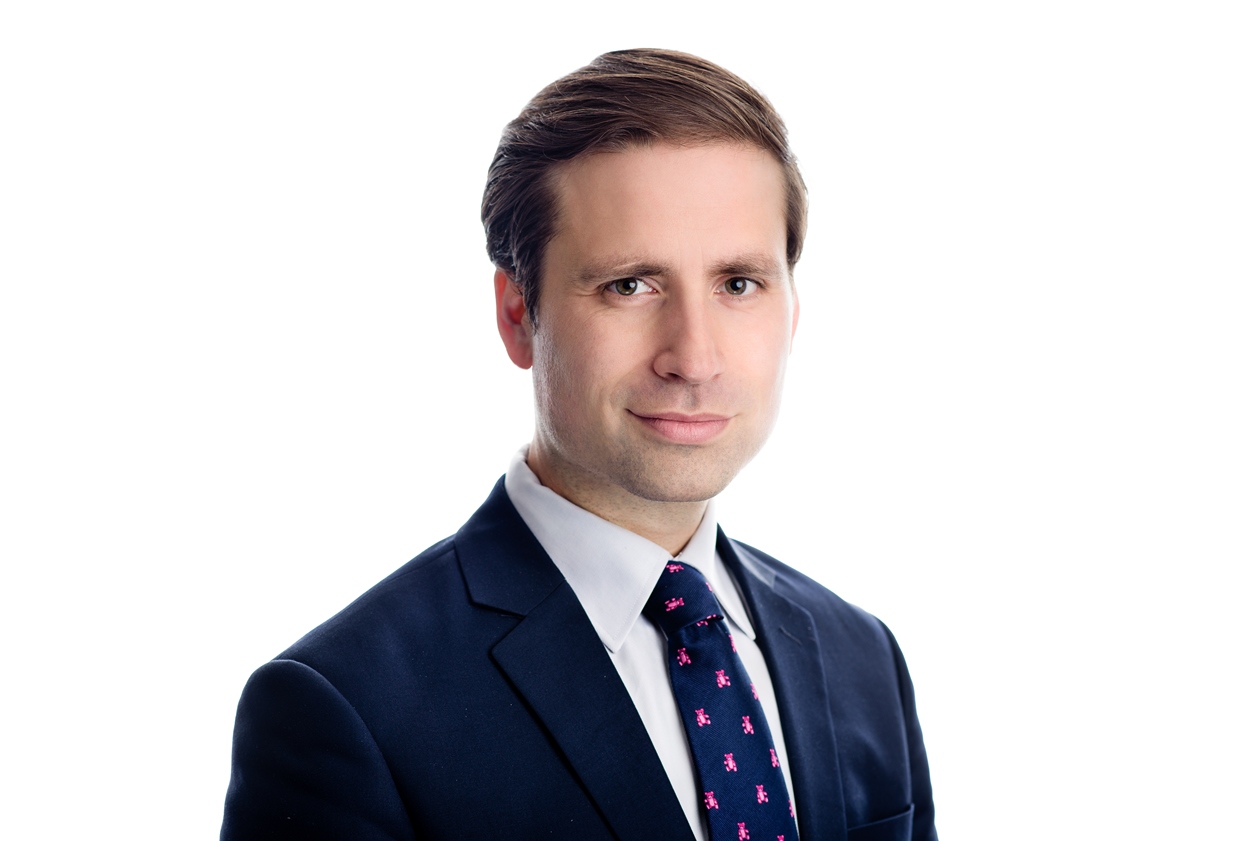 Ficova vláda dluh Slovenska prohloubí, říká ekonom Kovanda