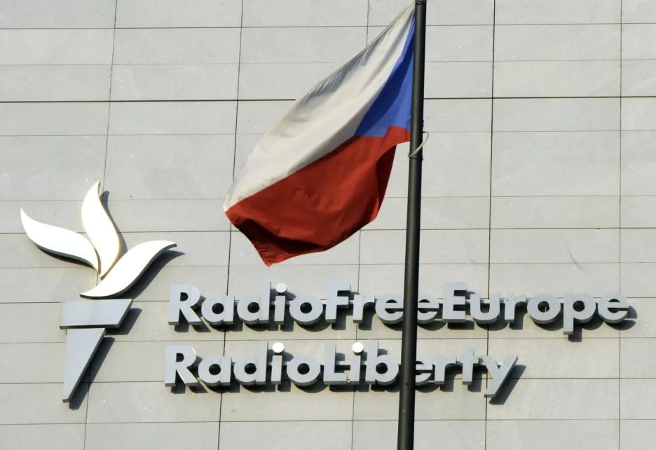 Spojené státy ukončily financování Svobodné Evropy. Ameriku to nezajímá, míní politický reportér Nejedlý