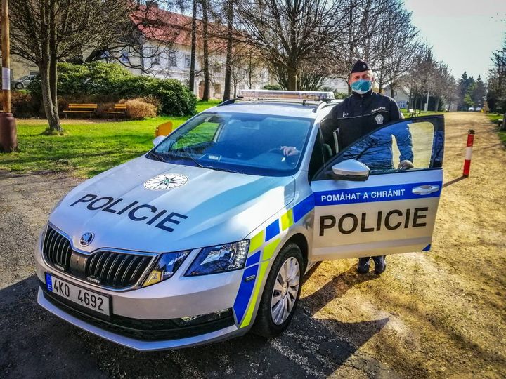Policejní dispečer čelí psychickému nátlaku. Nejhorší jsou hovory od dětí, říká policejní plukovník
