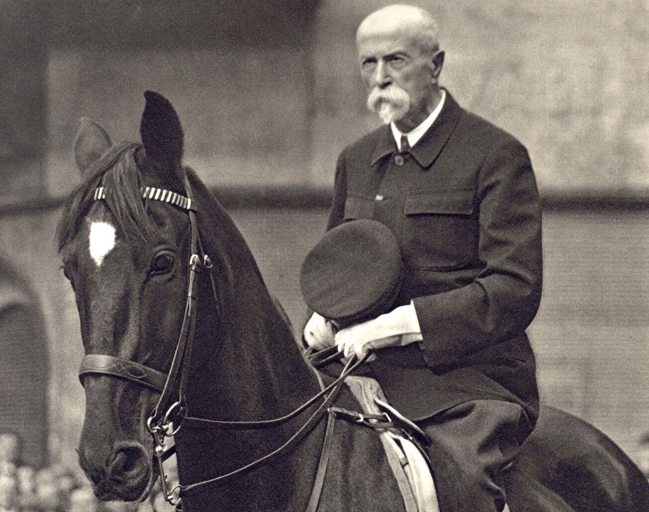 Tatíček Masaryk. Lidé si do prvního prezidenta projektovali své hodnoty, říká historik