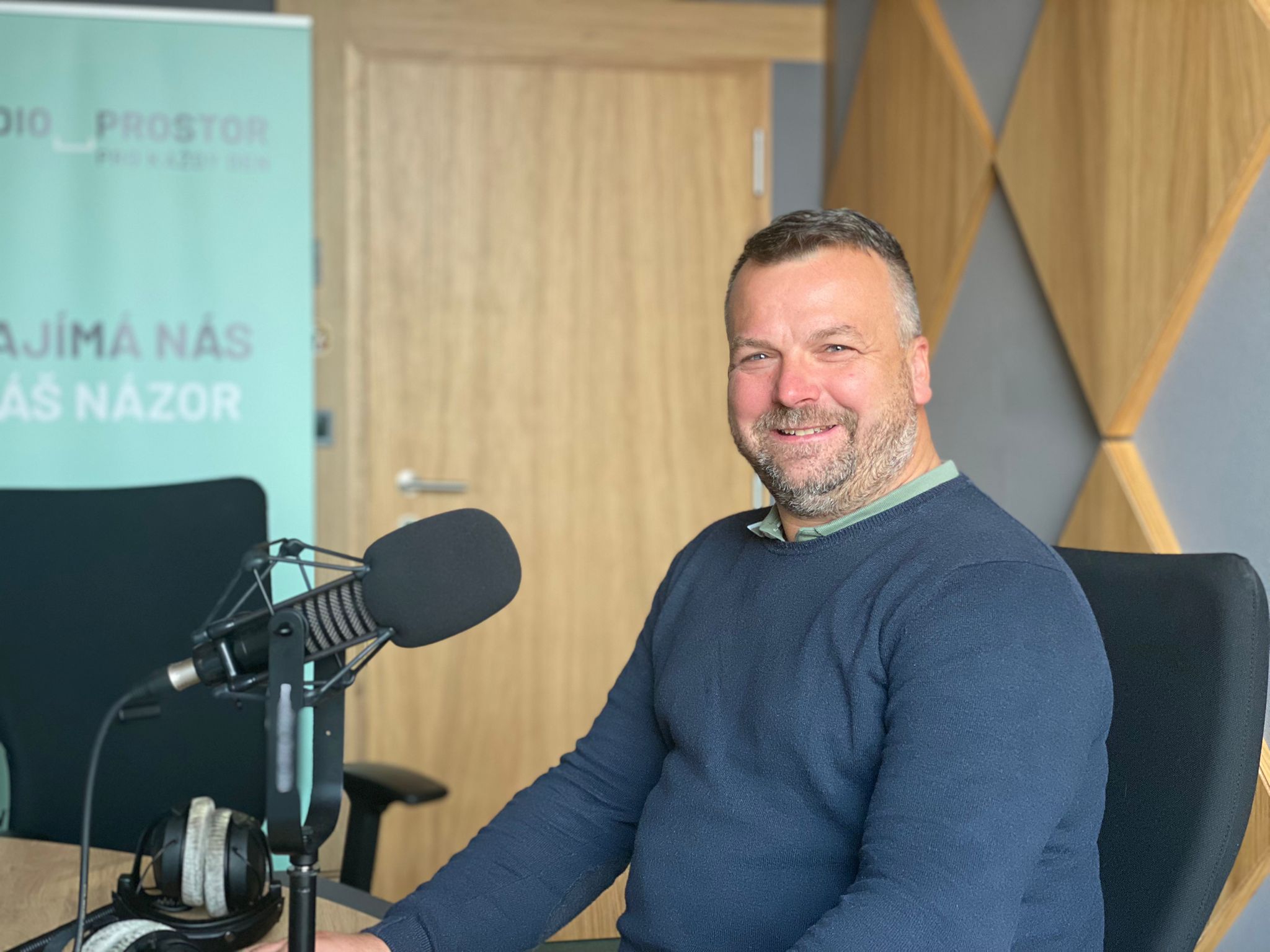 Každý soukromník si na sebe musí umět vydělat. Tedy i komerční rádia a televize, říká exreportér Keblůšek