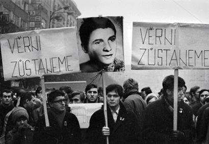 Palach Čechům otevřel cestu ke svobodě, říká Alžběta Chrobáková z Paměti národa