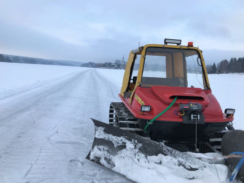 Ledová magistrála na Lipně se stala cílem tisíců návštěvníků. Spojení bruslařských oválů zůstává výzvou