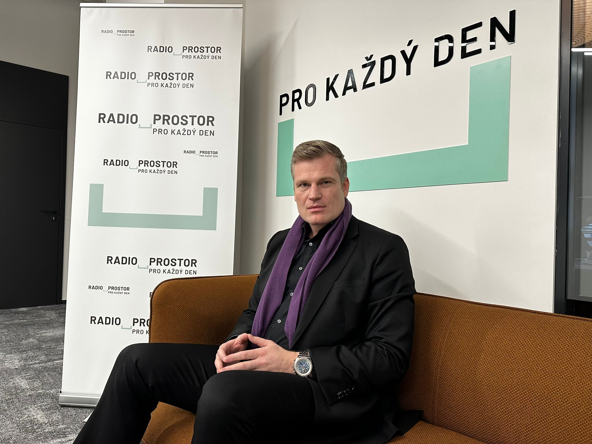 Číňané se musí automobilové sebevraždě Evropy smát, říká expert Filip Turek