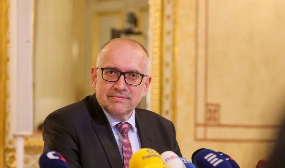 Letos psalo maturitní test z matematiky přes patnáct tisíc studentů – a řada z nich se ozývá, že byl mimořádně těžký. Bek slíbil posouzení