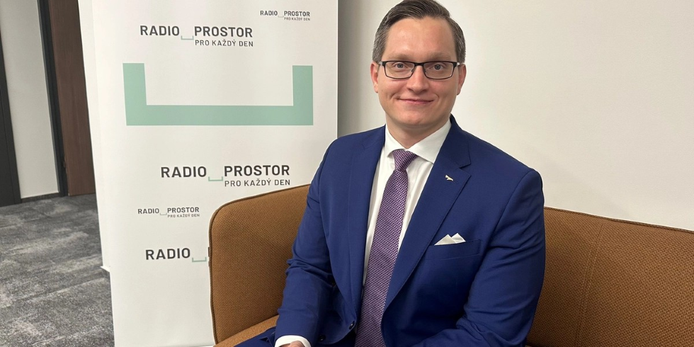 Obchodníci šponují ceny, aby pak lákali na předvánoční slevy. Zatím není vhodné nakupovat do zásoby, říká Křeček