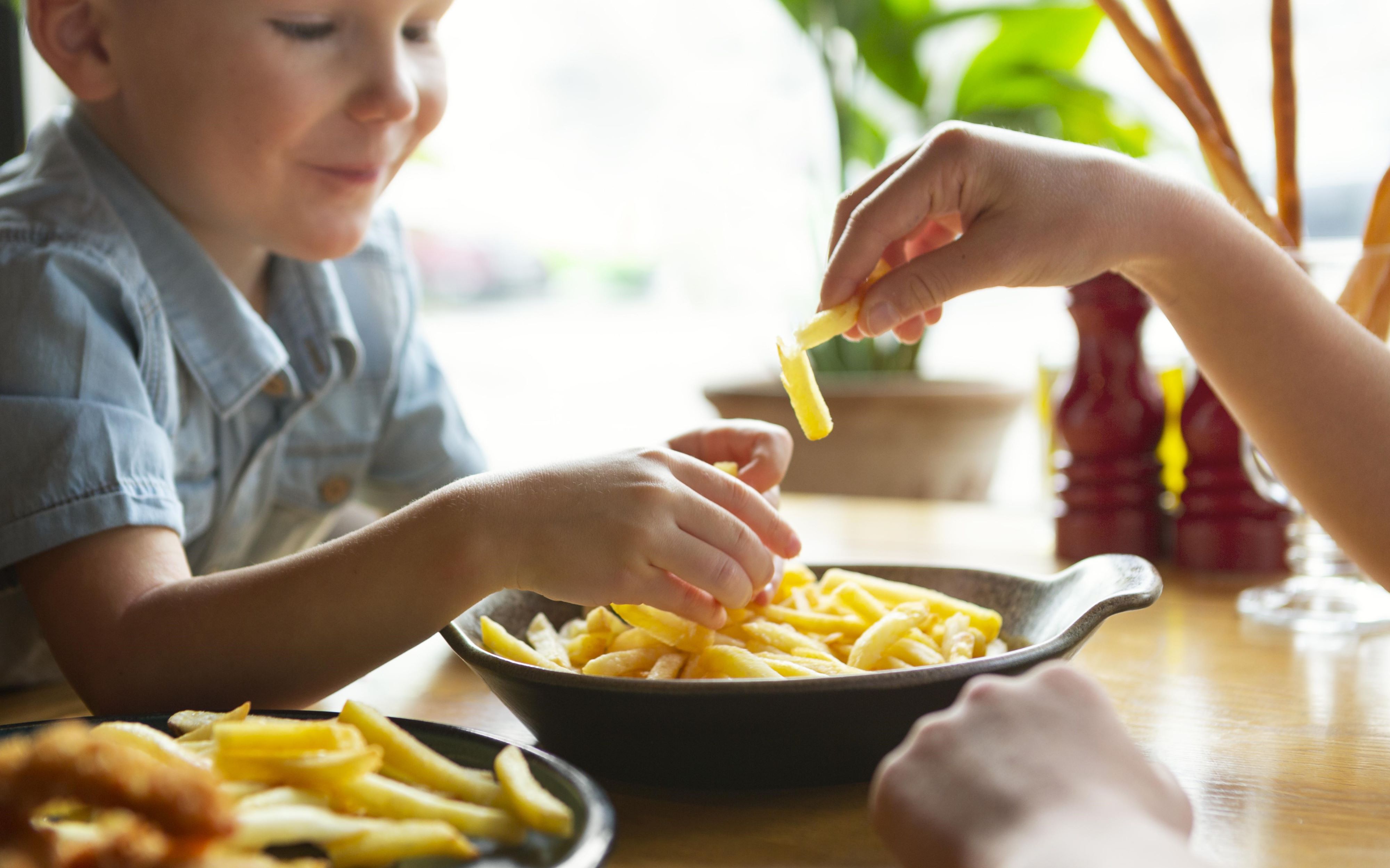 Děti se málo hýbají a špatně se stravují. Zdá se, že se obezita přijímá za normu, říká lékař Jehlička
