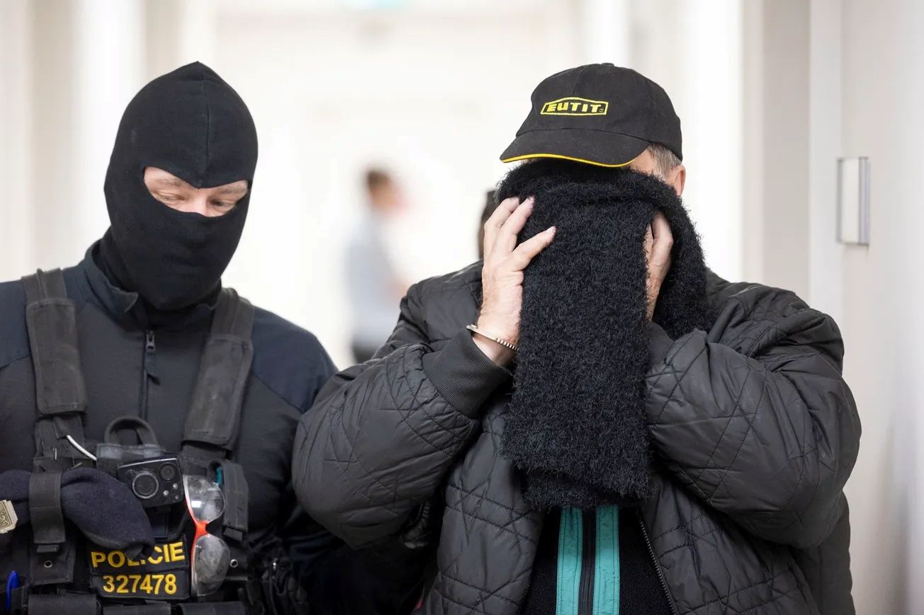 Většina obviněných v kauze Motol zůstává ve vazbě, o propuštění žádal Ludvík, Jansta i Budinský