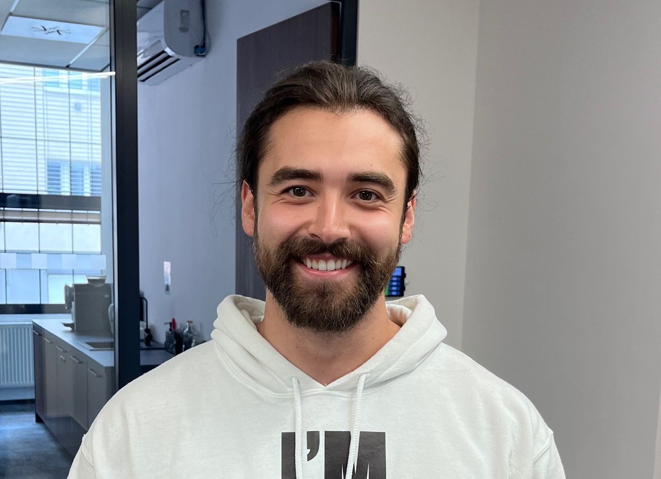 Když se otevřeme, vztahy začnou být jednoduché, říká “vztahový youtuber” Franta Mykytyn