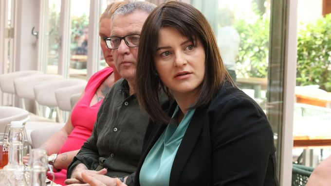 Komunisté a sociální demokraté půjdou spolu do voleb pod hlavičkou hnutí Stačilo!