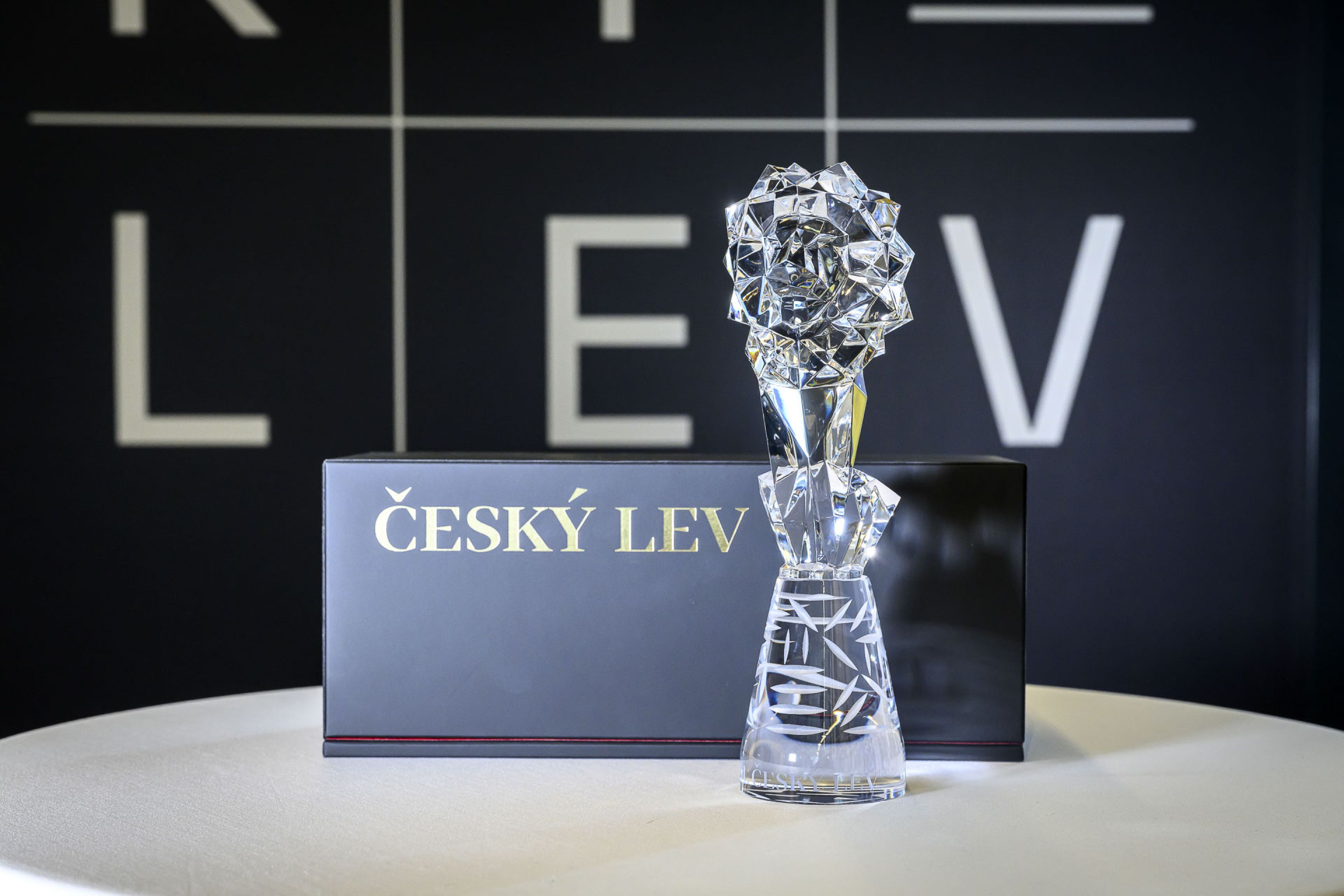 České lvy ovládly Vlny Jiřího Mádla, film si odnesl šest sošek. Nejlepšími herci jsou Pavla Beretová a Oldřich Kaiser