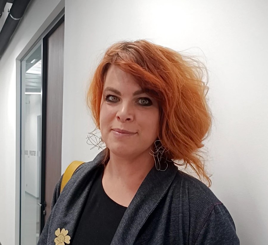 Drát není jen obyčejný materiál. Je to plátno, na kterém vyjadřuji své myšlenky a emoce, říká sochařka Psotková