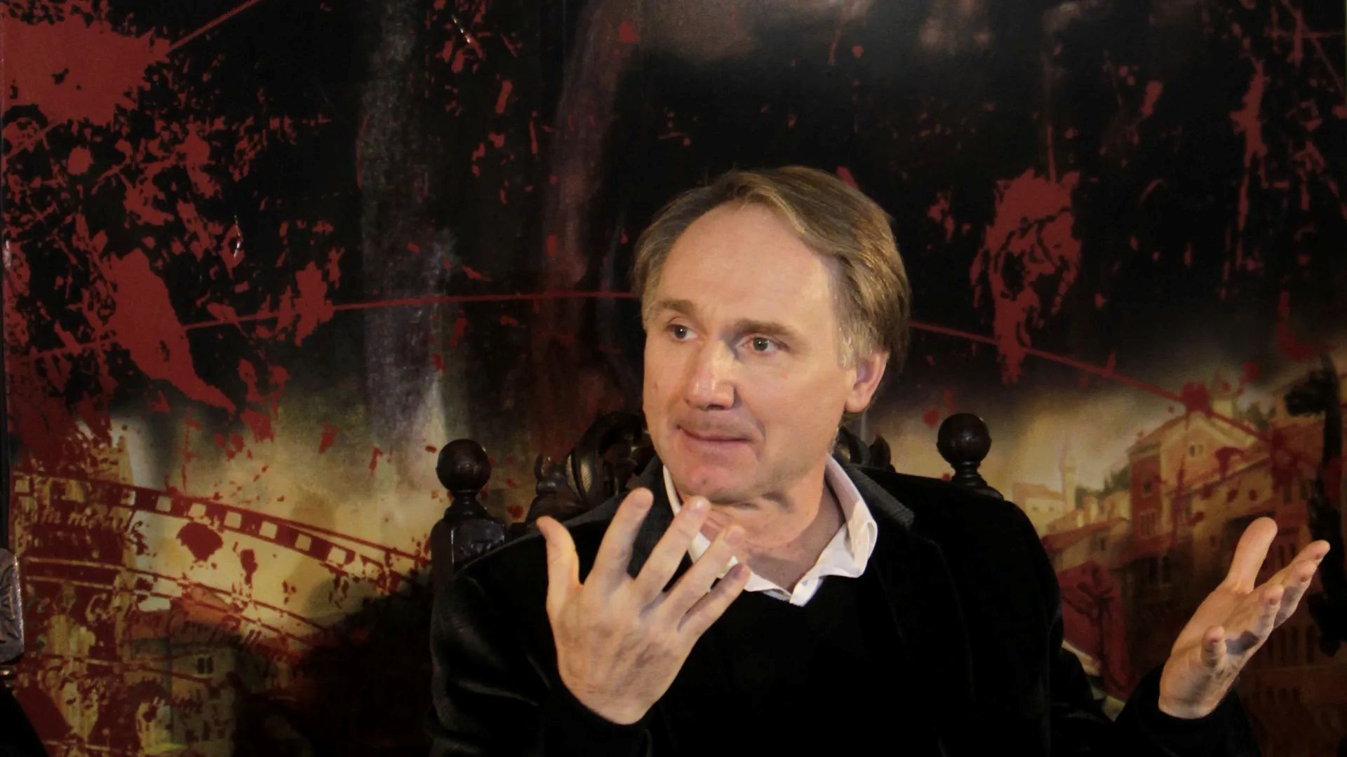 Langdona jsem chtěl poslat do Prahy už po Ztraceném symbolu, říká Dan Brown o nové knize Tajemství všech tajemství