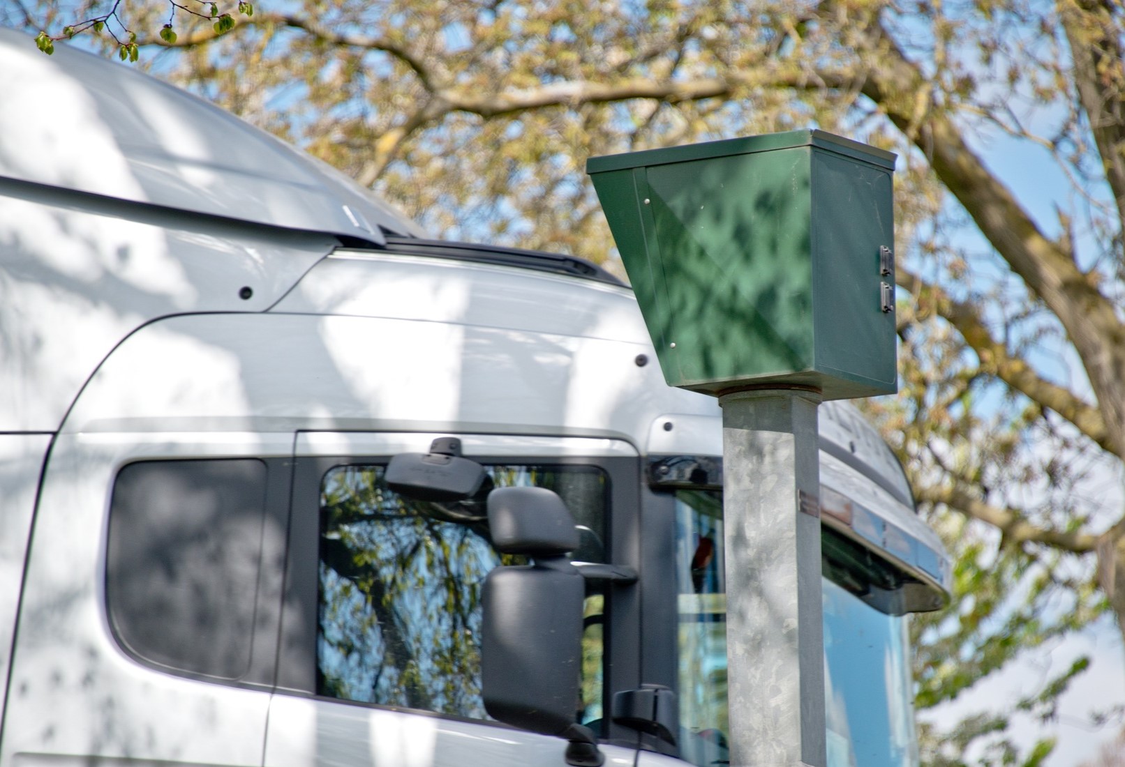 Radarů v Česku přibývá. Měří toho daleko více než jen rychlost, často jde o obecní byznys