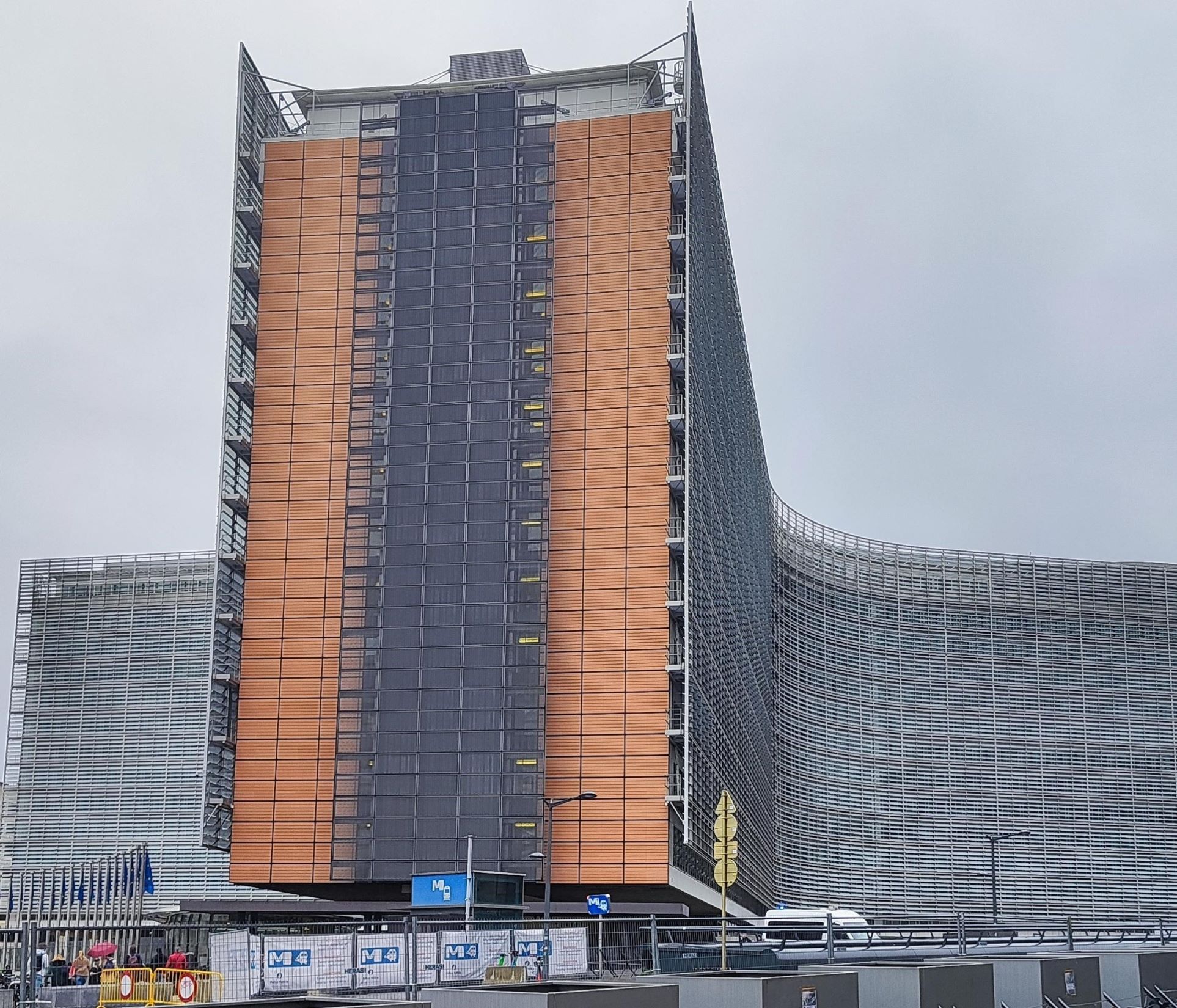  Nesmíme zapomenout, kdo je původcem teroru a kdo tuto válku rozpoutal, řekl premiér Fiala před summitem v Bruselu