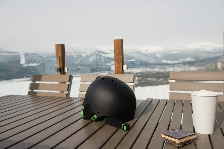 Bez helmy na svahu? Dříve standard, dnes hrozí pokuta až 200 eur