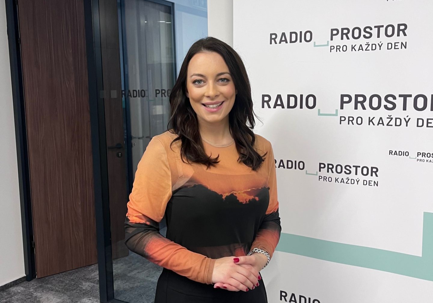 V TV se snažím nechat emoce v šuplíku. Mnohé věci obrečím až doma, říká moderátorka Veronika Petruchová