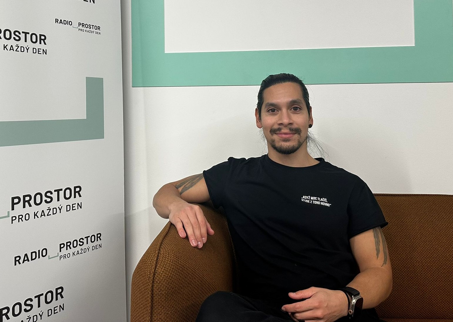 Lavice a židle bych ve školách zrušil, dětem škodí, říká manuální terapeut Laci