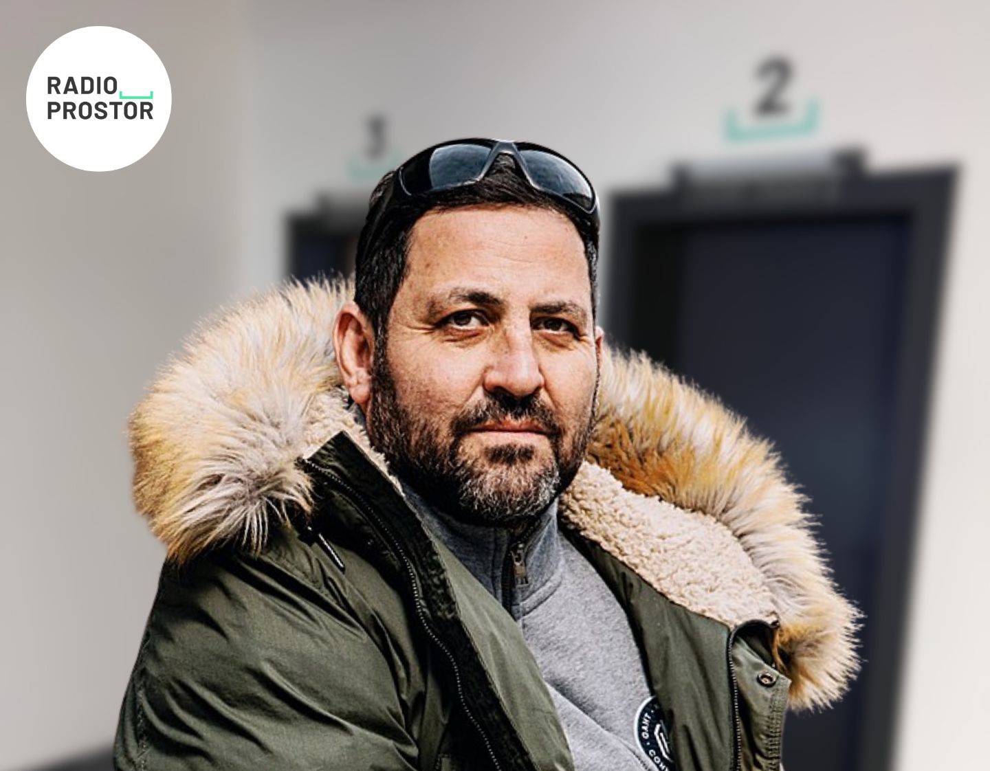 V extrémní situaci si poradí jen procento obyvatel. Lidé si myslí, že jsme v nějaké bezpečné bublině, říká instruktor kurzů přežití Ibrahim