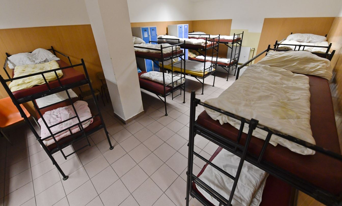 Noclehárny praskají ve švech a místa není dostatek, říká mluvčí Armády spásy