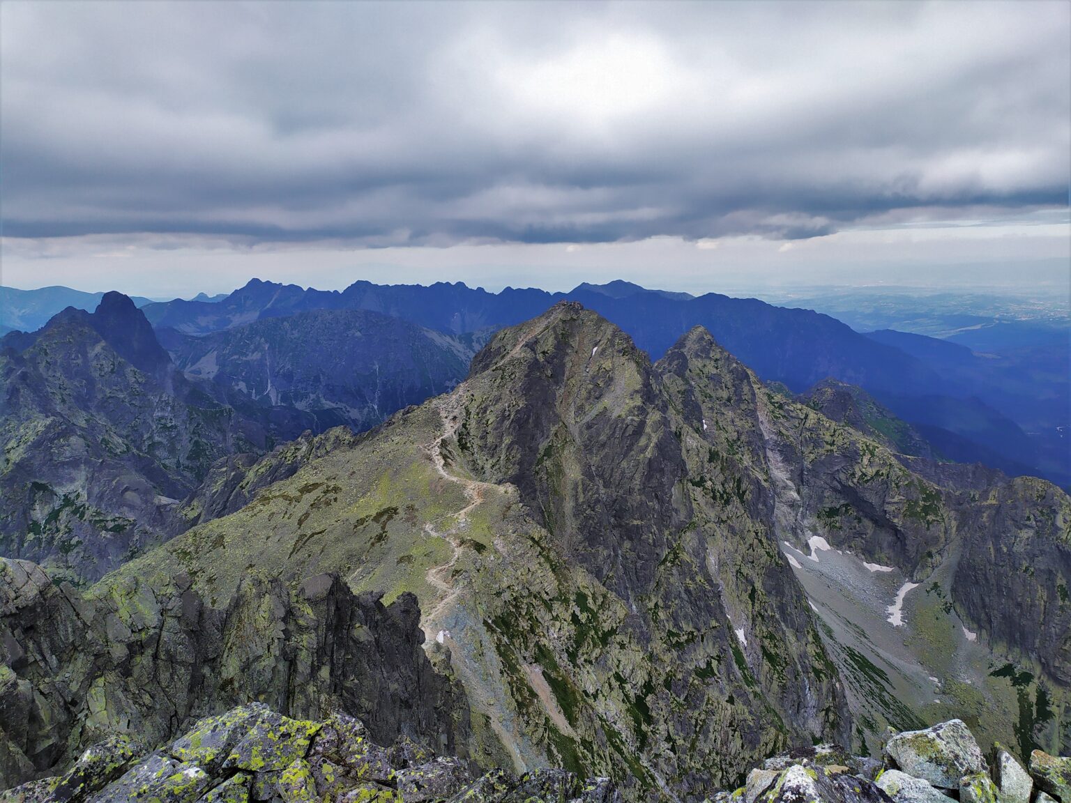 Wojciech Sobierajski vynesl kámen na vrchol hory Rysy. Vážil 50 kilo