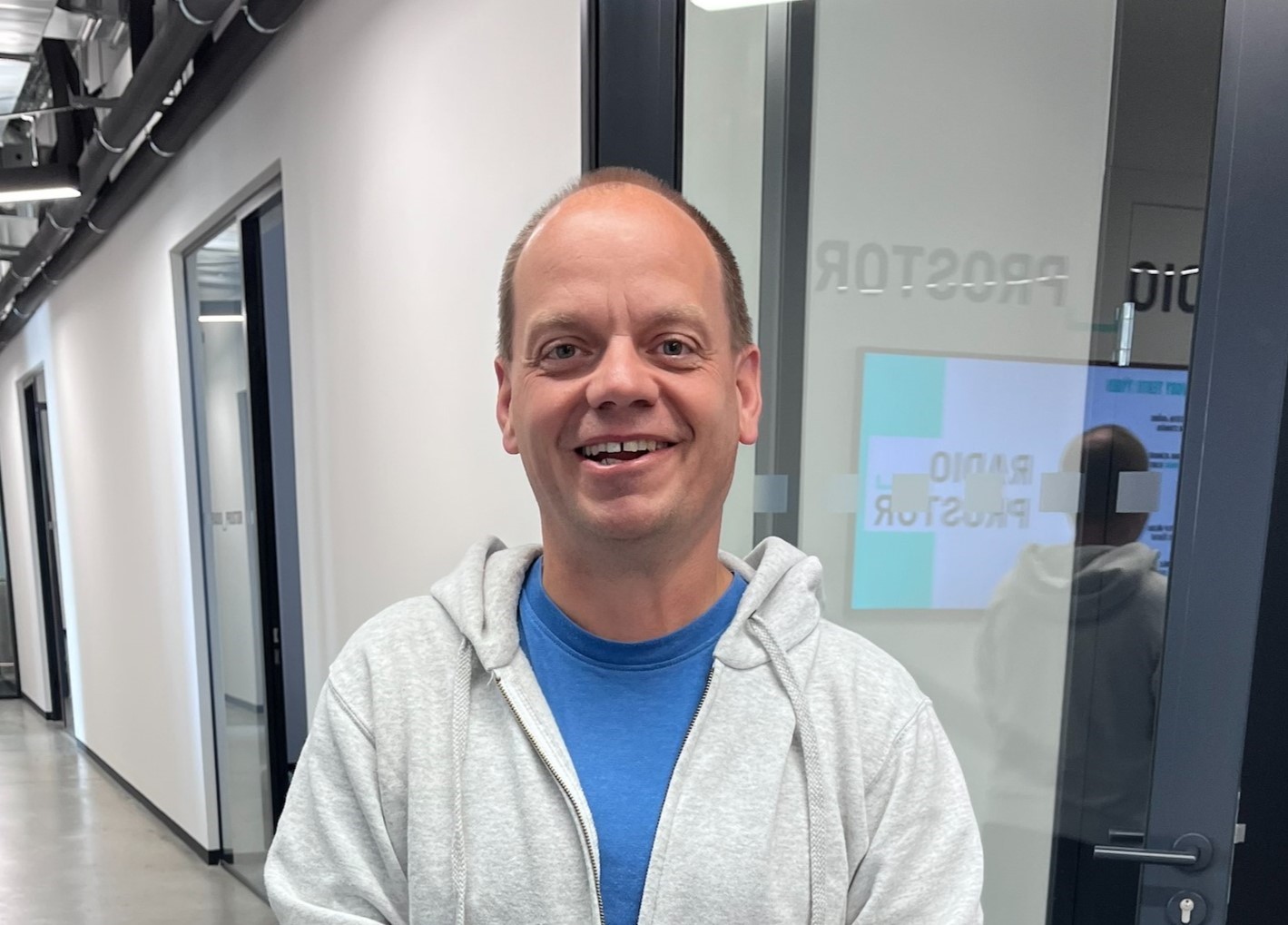 Ženy jsou za volantem lepší. Už to konečně přijměme, říká majitel autoškoly s lidským přístupem