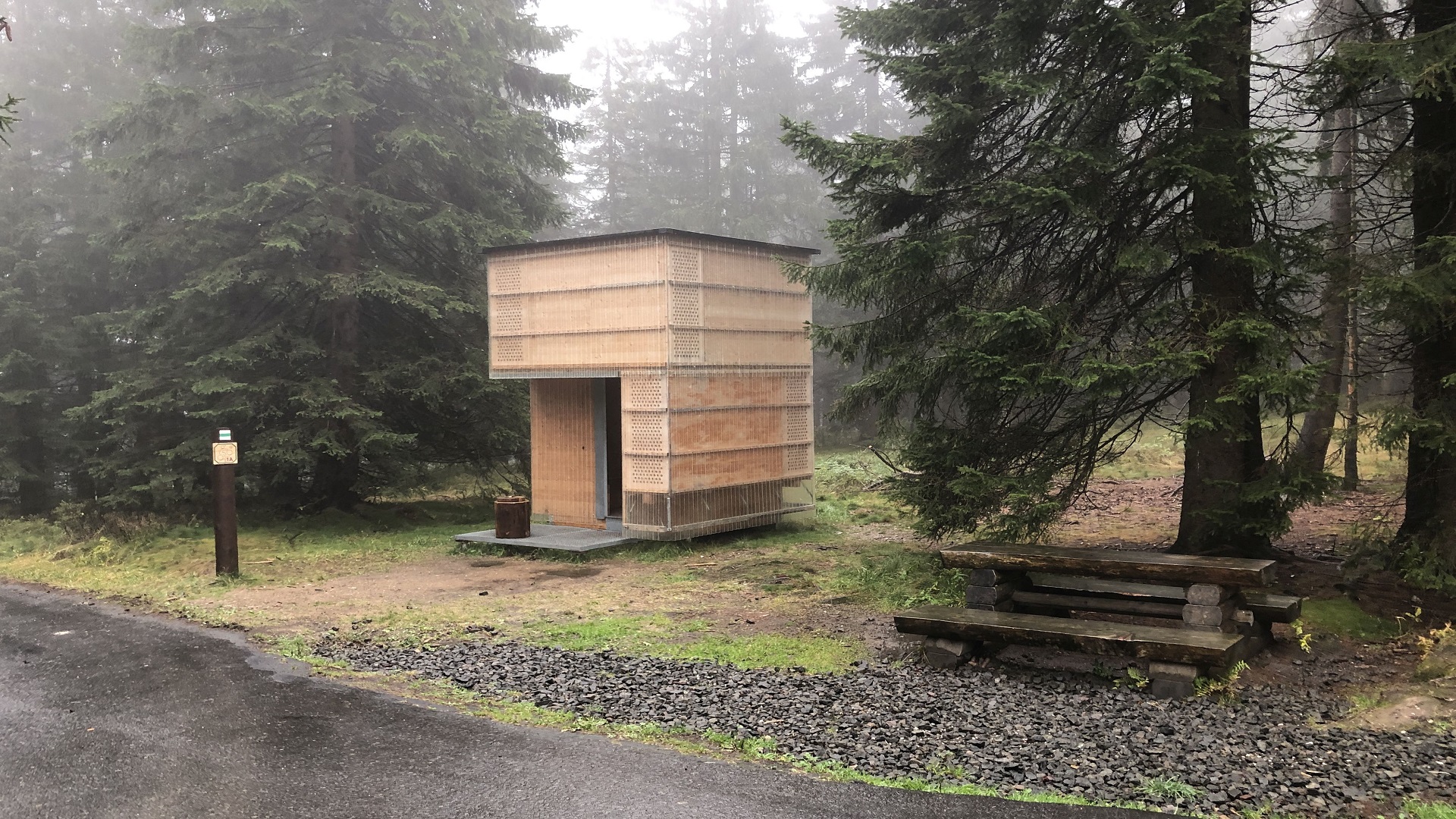 Přístřešky pro poutníky jsou zneužívány. Lidé si je pletou s hotely