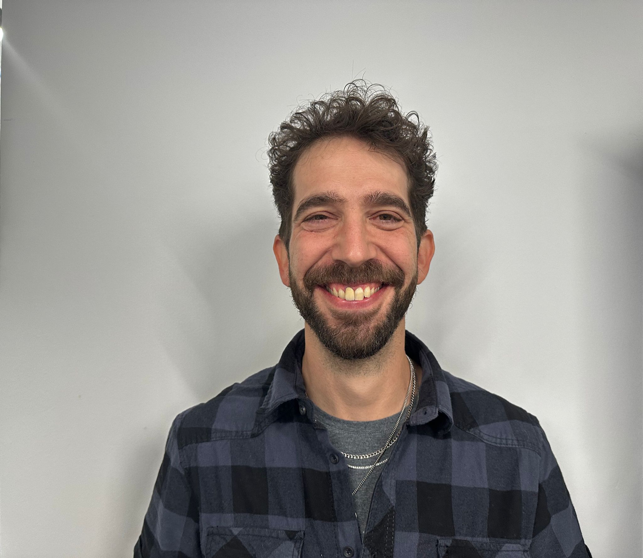 Vyprodaná O2 aréna je hlavně oslava s fanoušky. Před deseti lety by nás to ani nenapadlo, říká frontman skupiny Jelen