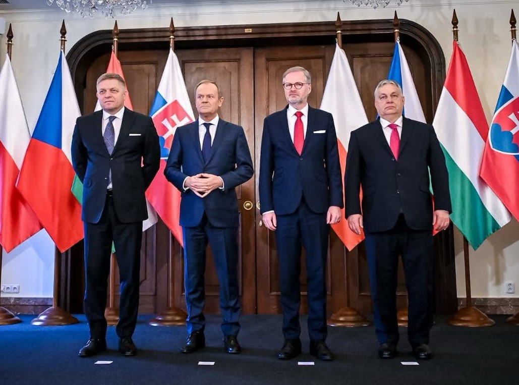 V4 nepohřbívám. Ale teď je to spíš dvakrát V2, říká politolog