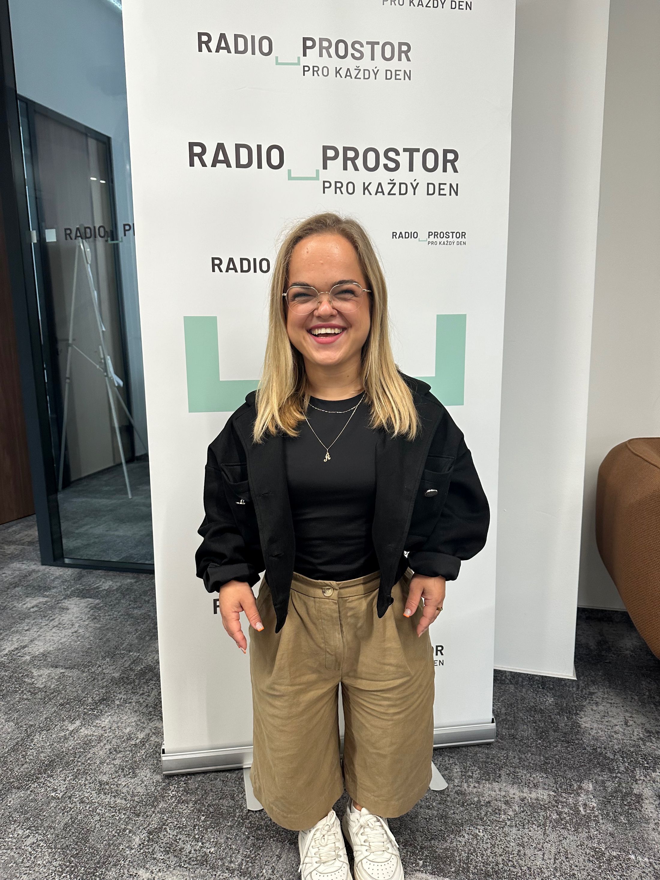 Manikérka a modelka Adéla Počtová: Měřím 127 cm a jsem na to pyšná. Lidi se smějí, fotí mě a někteří muži mi posílají vulgární zprávy