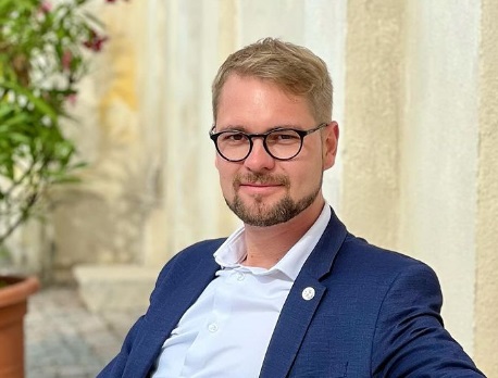 Že je Fiala věřící? Já taky a hlasuji PRO manželství homosexuálů, říká poslanec TOP 09