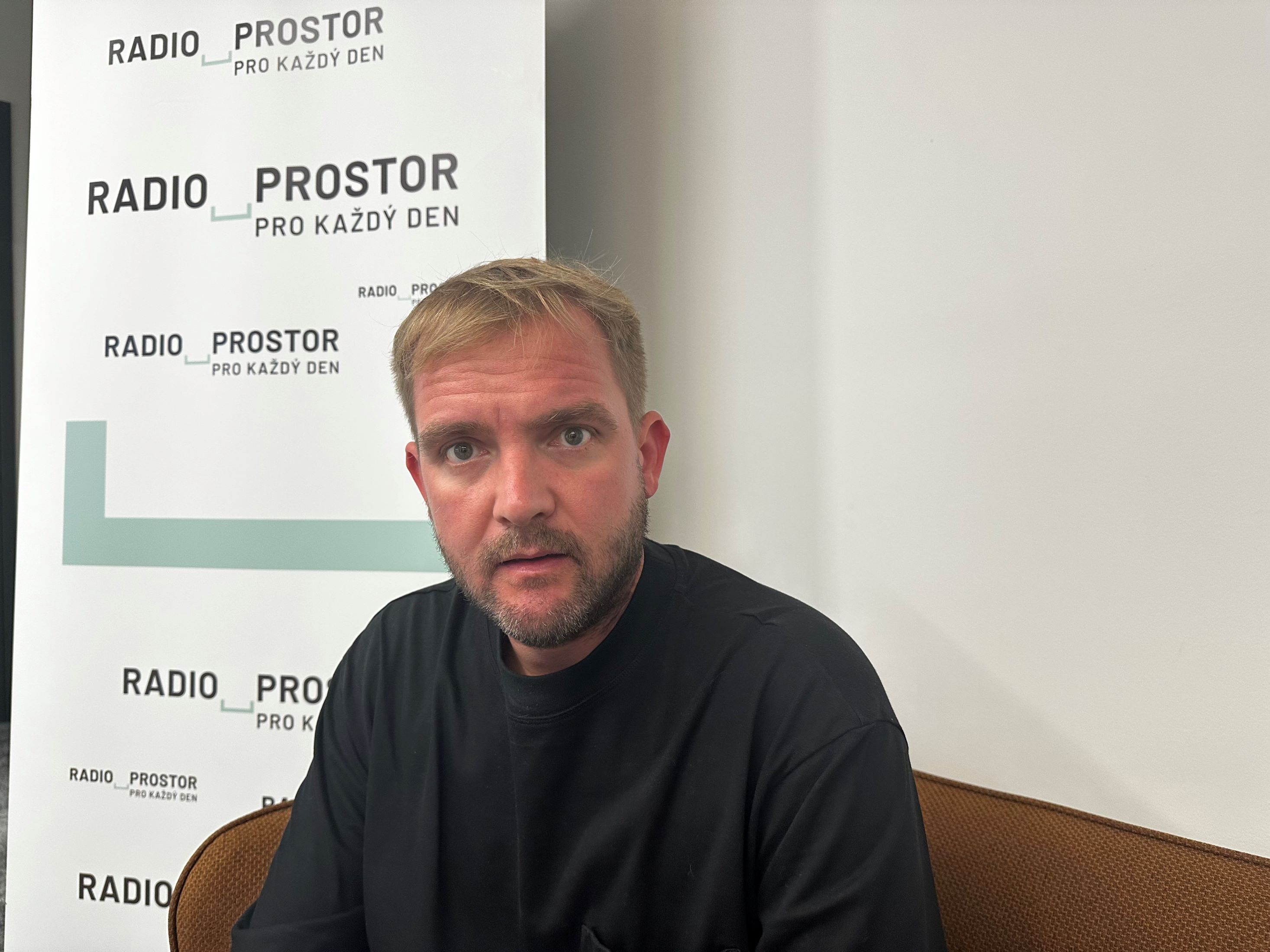  Rádio je nesmrtelné. Mluvené slovo bude hrát prim, říká moderátor Bouček