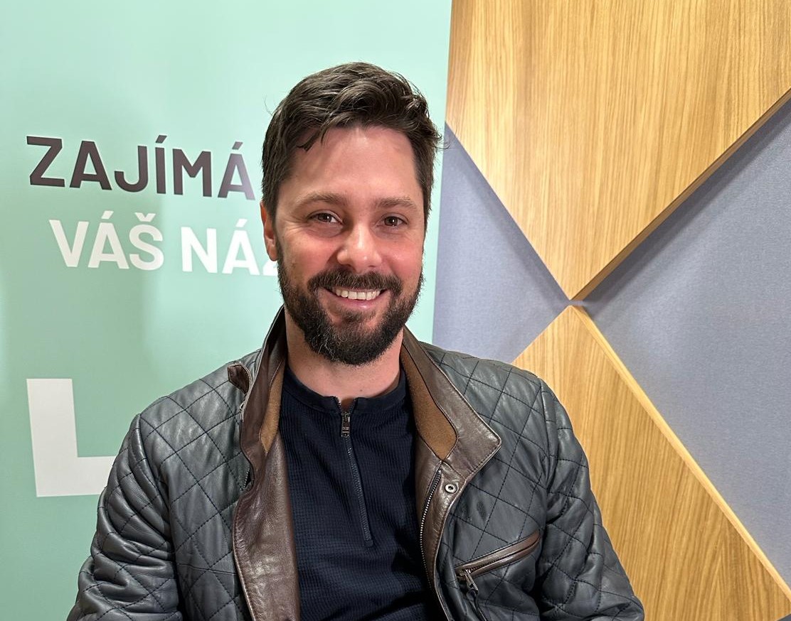 Průměrná délka pracovní směny lékaře je 26 hodin. To není v pořádku, říká předseda Mladých lékařů Kočí