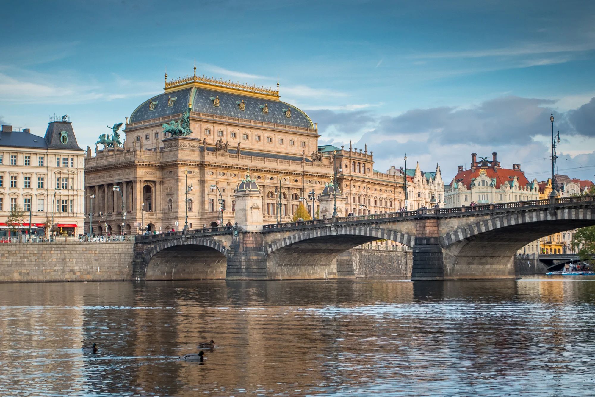 Dnes si připomínáme 18. listopad, klíčové datum v osudu Národního divadla