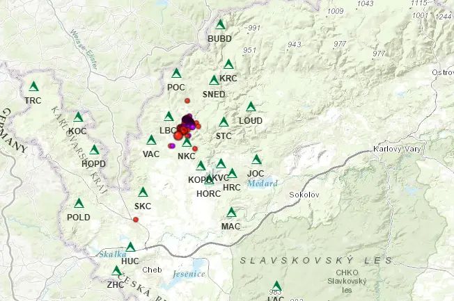 Chebsko zasáhl zemětřesný roj. Otřesy jsou v lokalitě běžné, na vině je doznívající vulkanická činnost, říká vědkyně Doubravová