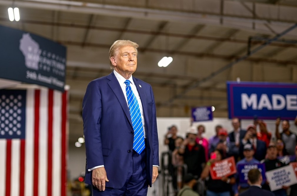 Spojené státy pokračují v nátlaku na napadenou Ukrajinu. Pro Trumpa je lehčím cílem než Rusko, říká Weiss