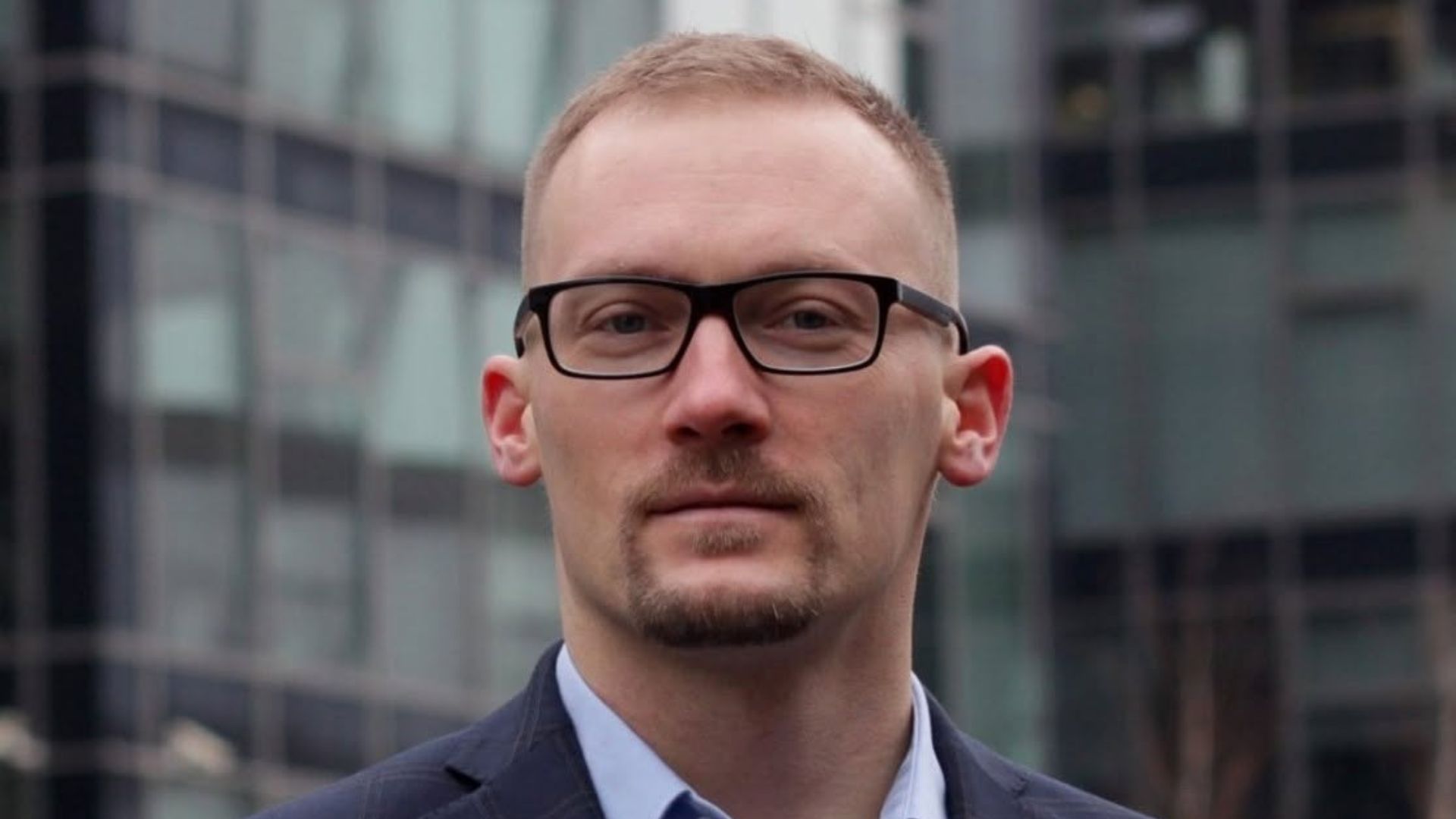 Půjčíme si miliardu, vracet můžeme devět. Ekonom varuje, co s Českem udělá obří schodek