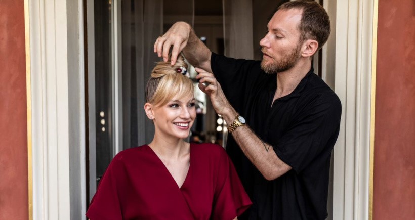 I do vlasů se podepisuje nálada ve společnosti a stres. Vlasové ztráty jsou významnější, říká kadeřník hvězd Marty Tyl 