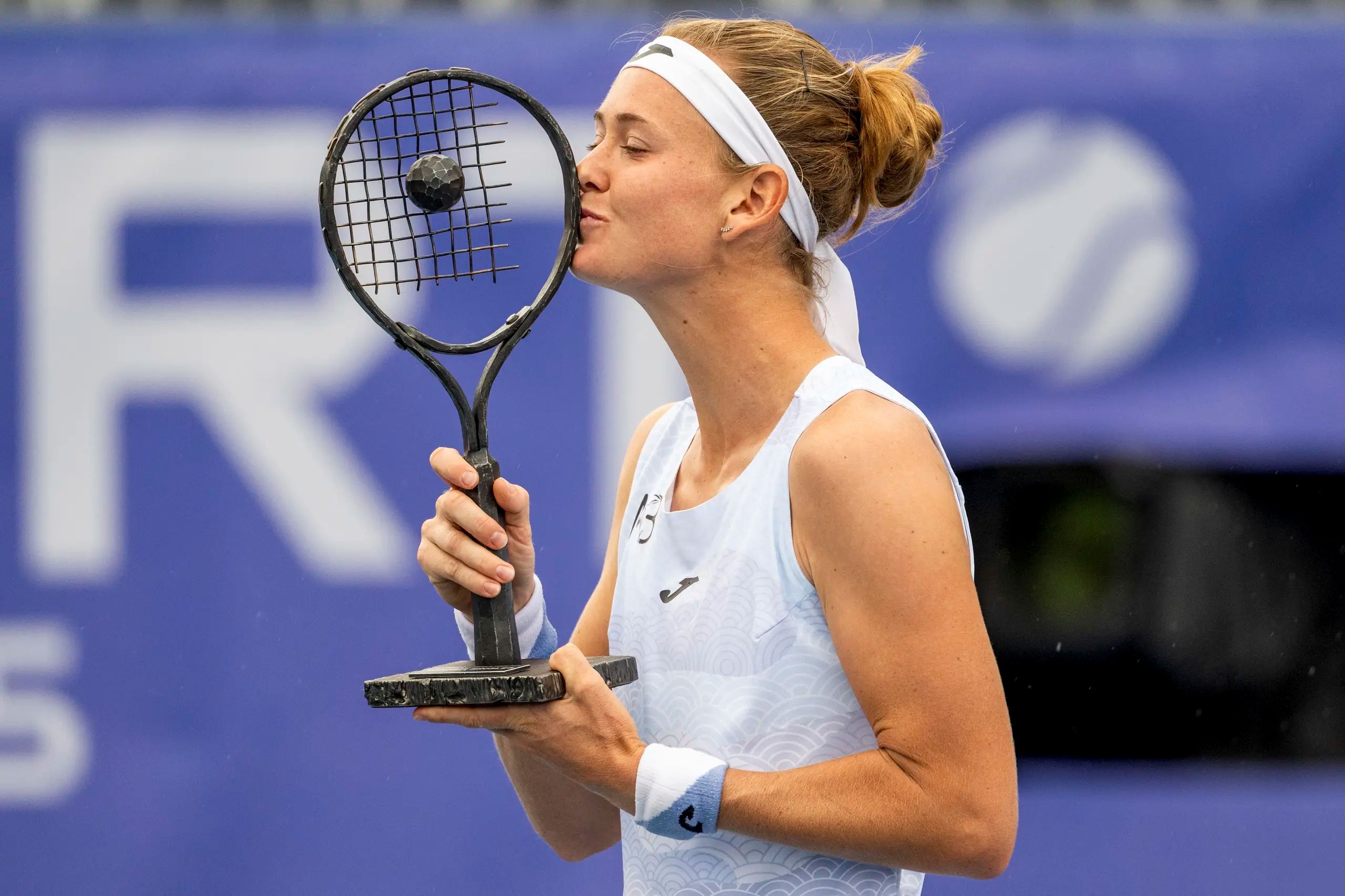 Marie Bouzková znovu ovládla domácí turnaj Livesport Prague Open a získala svůj druhý titul na okruhu WTA