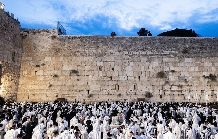 České cestovky pozastavily prodeje zájezdů do Izraele, se zákazníky řeší zrušení nebo změny pobytů individuálně