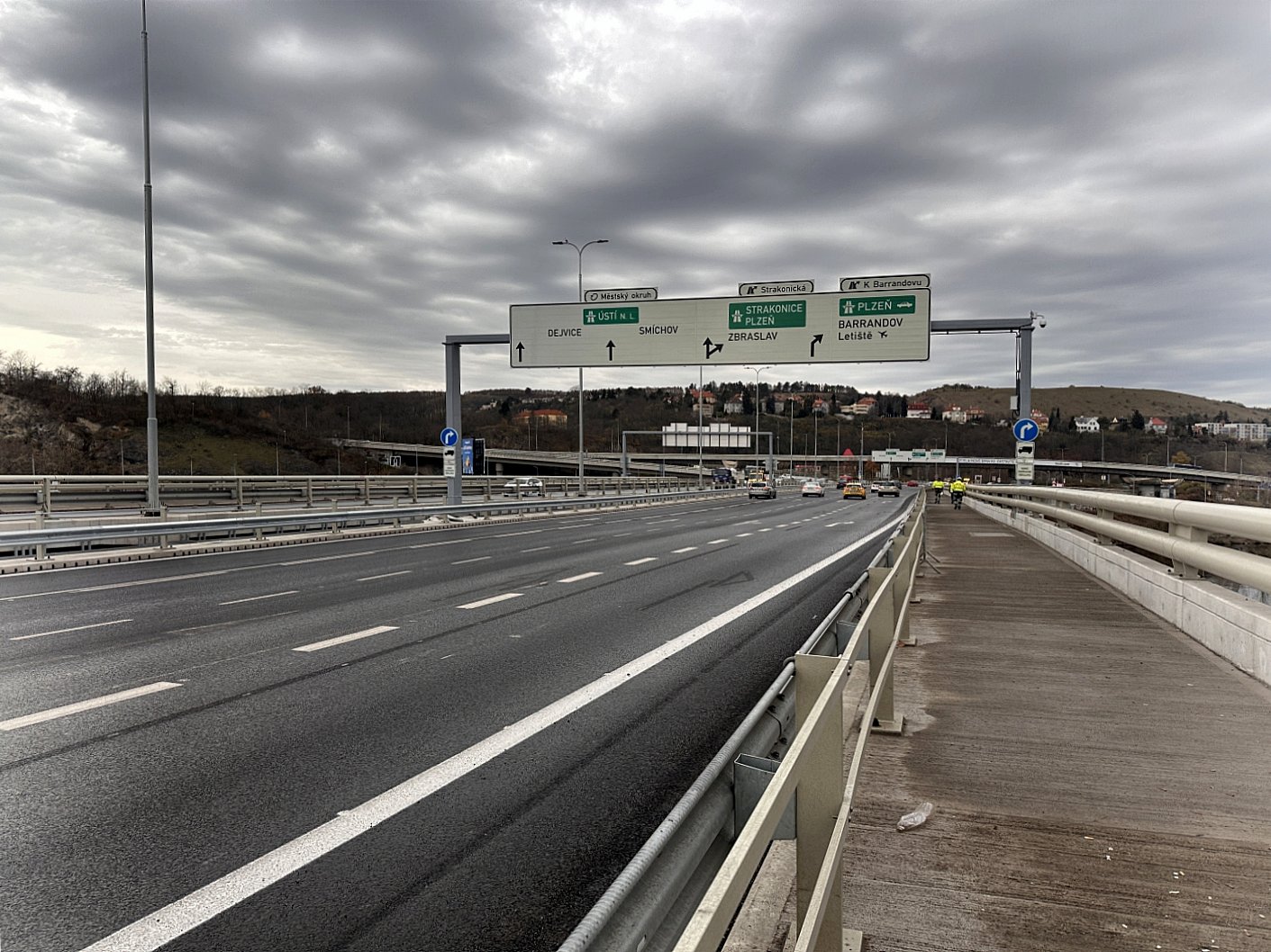 Oprava Barrandovského mostu skončila o rok dříve. Přesto má ale velký šrám, říká Prokop