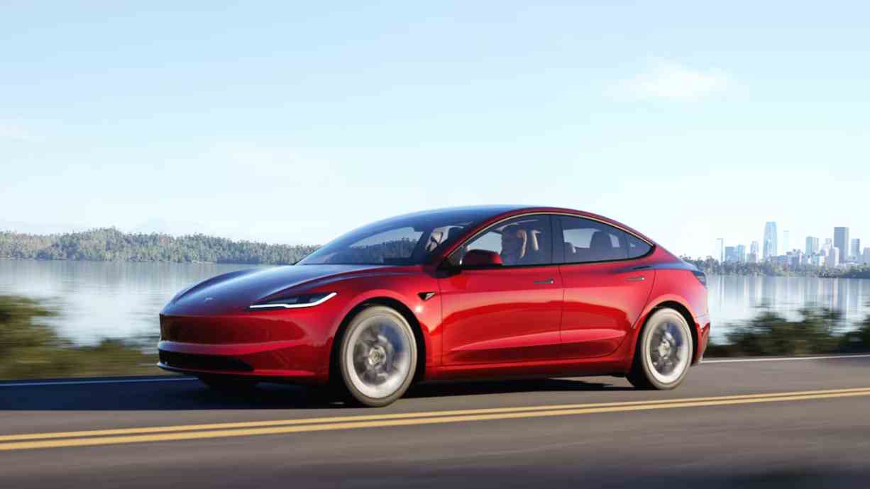 Pád akcií Tesly. "Musk je stále vizionář, ale akcionáři si to přestávají myslet" 