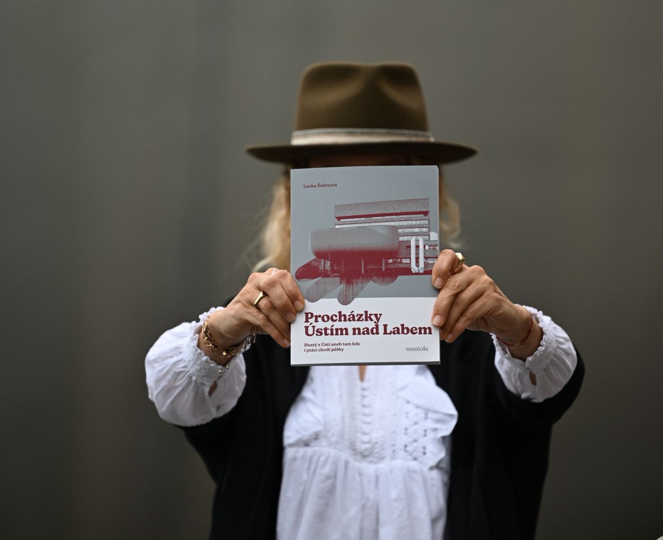 Šest tematických cest severočeským městem, plným unikátních příběhů. To je kniha Procházky Ústím nad Labem