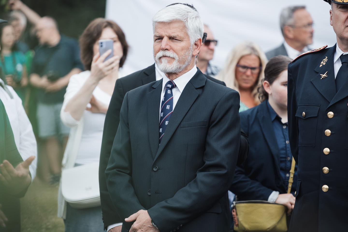 Rozhodnuto! Cena nafty se zvedne, prezident Pavel podepsal zvýšení spotřební daně